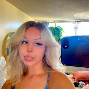 Meet your Posher, Leah